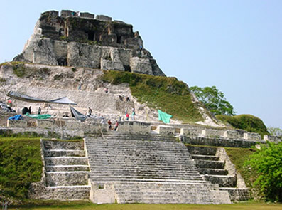 Xunantunich Structure A6