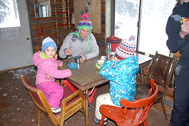 Cross-country skiing in Rossland lunchtime