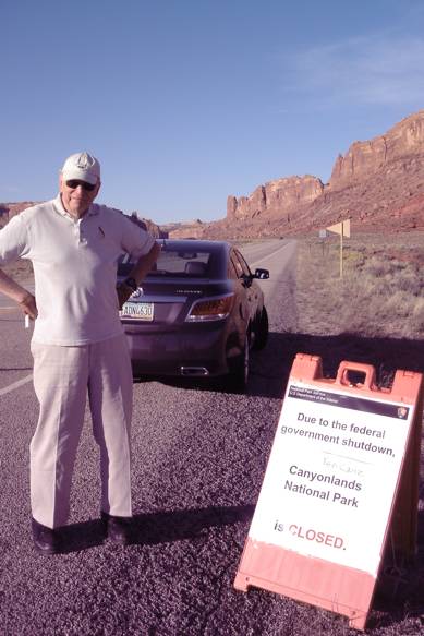 Canyonlands National Park closed sign