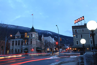 Nelson Hume Hotel  evening