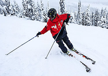 Big whie instructor shows exaggerated bad form