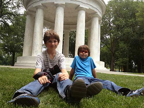 Aren and Iden Elliott in Washington, D.C. 2013