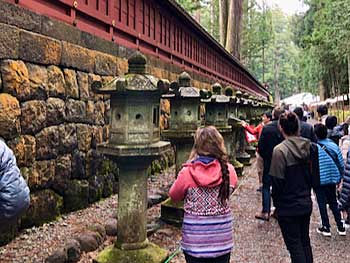 Stone lanterns at Nikkō Tōshōgū