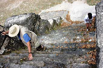 Climbing Pyramid Uaxactun Structure e7 sub