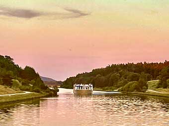 Cruising on the Danube Canal