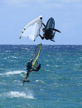 Wingfoiling Kahaha Beach, Maui